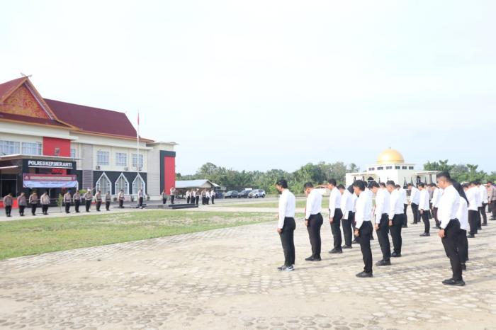 Commander Wish, Kapolres Meranti Pimpin Apel Awal Tahun 2023 dan Berikan Arahan kepada Personel