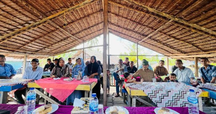 Jumat Curhat, Kapolres Andi Yul Dengarkan Langsung Keluh Kesah Masyarakat Desa Terluar