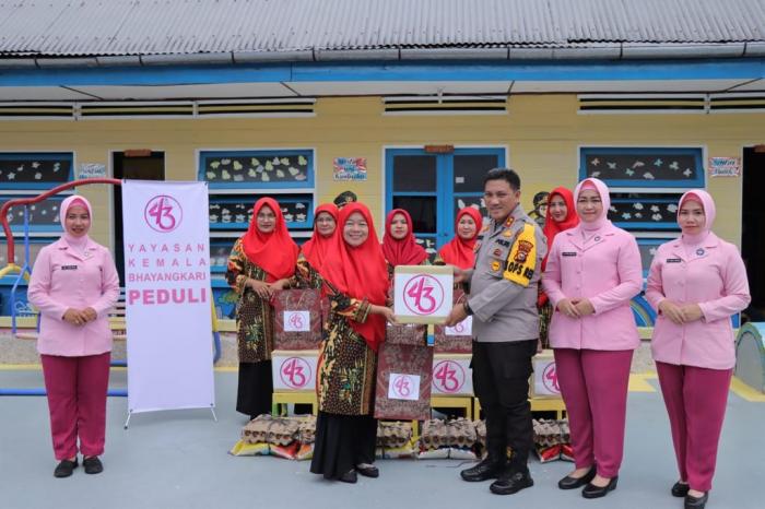 Bhayangkari Cabang Kepulauan Meranti Gelar Bakti Sosial