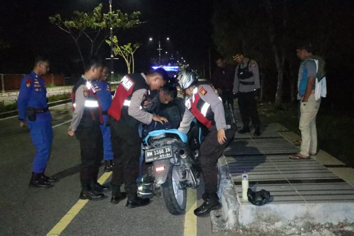Antisipasi Gangguan Kamtibmas, Puluhan Polisi Lakukan Patroli di Seputaran kota Selatpanjang
