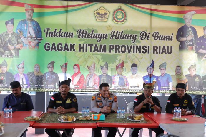 Duduk Bersile, Kapolres Meranti Ajak Pasukan Adat dan Marwah Gagak Hitam Bersama Jaga Kamtibmas