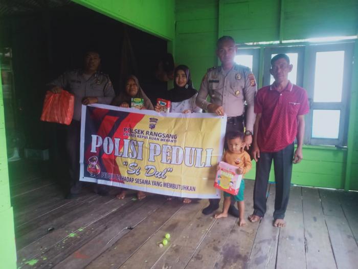 Giat Sobat, Polsek Rangsang Salurkan Paket Bantuan Untuk Anak Stunting di Tanjungsamak