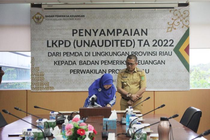 Meranti Jadi yang Pertama Serahkan LKPD Kepada BPK