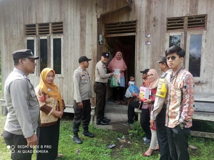 Sobat Kamis Barokah, Dua Balita Ini dapat Bantuan dari Polsek Merbau