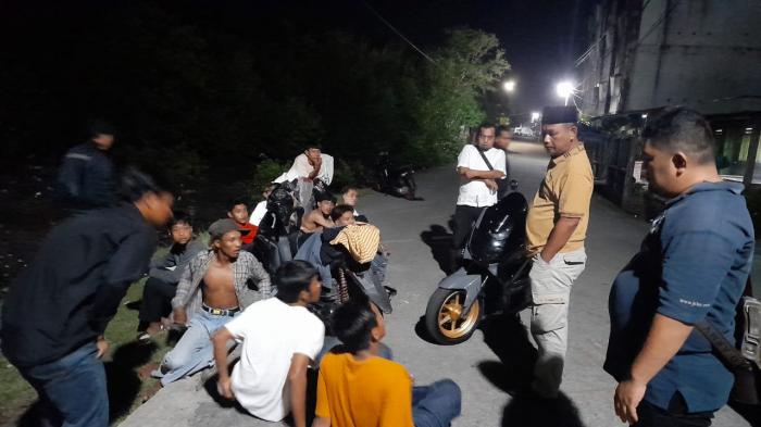 Polsek Tebingtinggi Amankan Puluhan Pemuda Terlibat Perang Kain Sarung dan Berkumpul di Jam Rawan