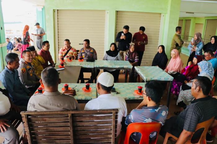 Jumat Curhat, Kapolres dan Kadisperindag Meranti Temui Pedagang Pasar Modern Selatpanjang