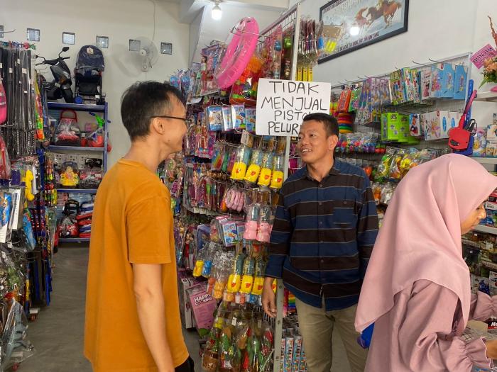 Polres Meranti Imbau Pedagang Tak Jual Senapan Plastik