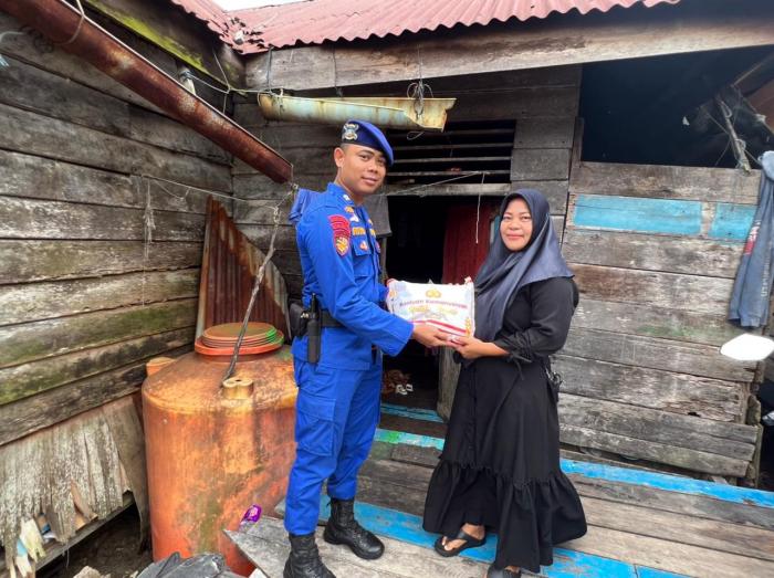 Bansos Kemanusiaan untuk Negeri, Satpolairud Polres Meranti Berbagi dengan Nelayan Tradisional