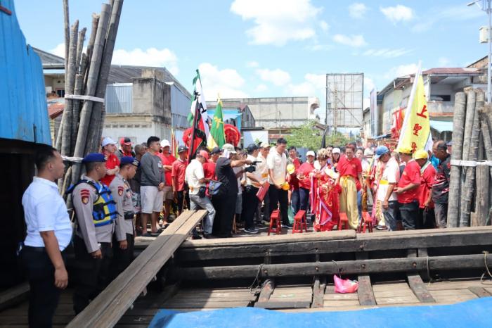 Satpolair Polres Meranti Kawal Kegiatan Sembahyang Dewa Dewi di Perairan Selatpanjang