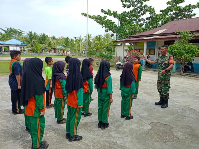 Babinsa Koramil 02 /Tebingtinggi Masuk SDN 01 Insit 