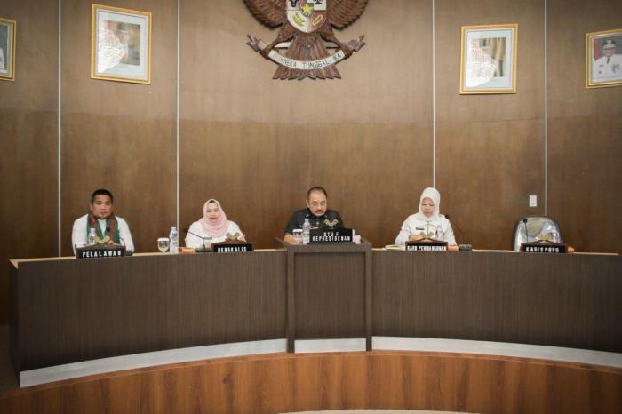 Bupati Kasmarni dan Staf Kepresidenan Rapat Bersama Bahas Usulan Pembangunan Jalan dan Jembatan 