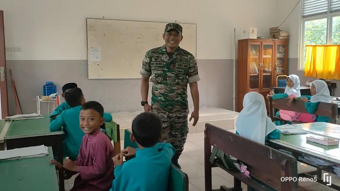 Babinsa Koramil 02/Tebingtinggi Masuk SDN 02 Selatpanjang