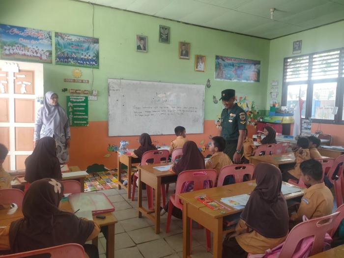 Serda Muslim Laksanakan Kegiatan Babinsa Masuk Sekolah