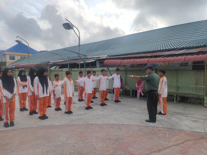 Babinsa Koramil 02/Tebingtinggi Lakukan Komsos Dengan Siswa SDN 4 Nipah Sendanu