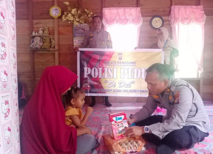 Tumbuhkan Perhatian, Polsek Rangsang Bantu Asupan Gizi Buat Balita Stunting di  Desa Tebun