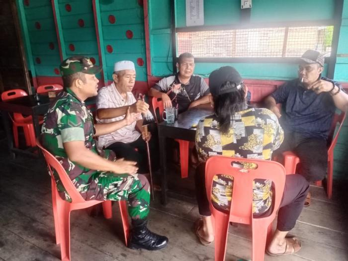 Babinsa Koramil 02/Tebing Tinggi Serda Zulkarnain Gelar Sosialisasi dan Komsos Dengan Masyarakat Sungai Cina