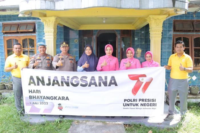 Giliran Wakapolres Meranti Anjangsana ke Kediaman Purnawirawan dan Warakuri dalam Rangka Hari Bhayangkara ke-77