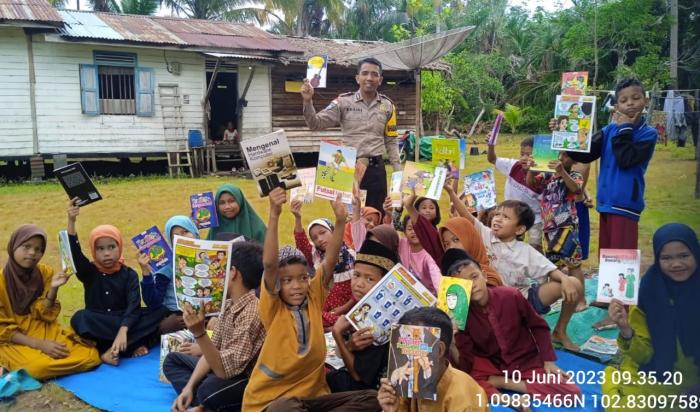 Sediakan Pusling, Polisi Bantu Tingkatkan Minat Baca Anak Pulau Terluar