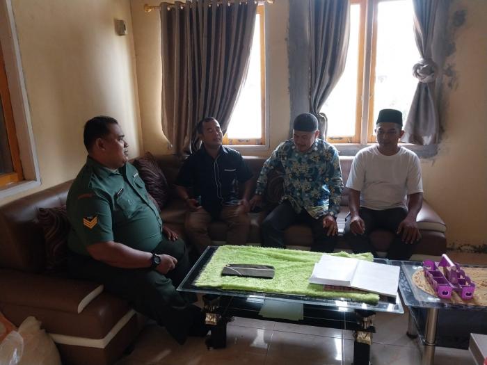 Babinsa Koramil 02/Tebing Tinggi Serka Subar Gelar Komsos Dengan Kades dan Mayarakat Desa Tebun