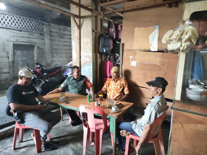 Babinsa Koramil 02/Tebingtinggi Serma Endra Gelar Sosialisasi dan Komsos Dengan Masyarakat