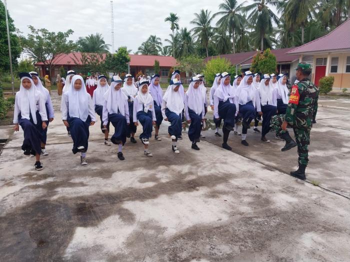 Kegiatan Babinsa Masuk Sekolah, Koptu Masran Kunjungi SMPN 05 Rangsang