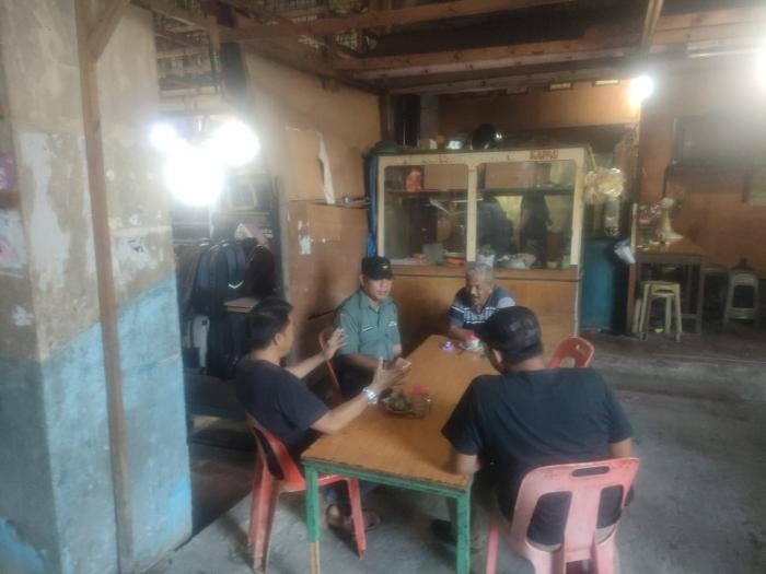 Gelar Komsos, Babinsa Serda Herman Syaputra Sampaikan Pesan Penting ke Masyarakat