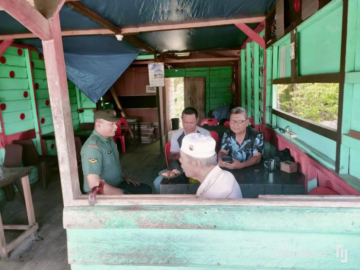 Babinsa Koramil 02/Tebing Tinggi Serda Eka Rapis Gelar Komsos Dengan Masyarakat Desa Lukun