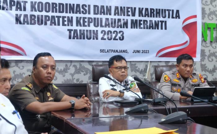 Bersama Forkopimda, Plt. Bupati H. Asmar Ikuti Rakor Penanggulangan Karhutla