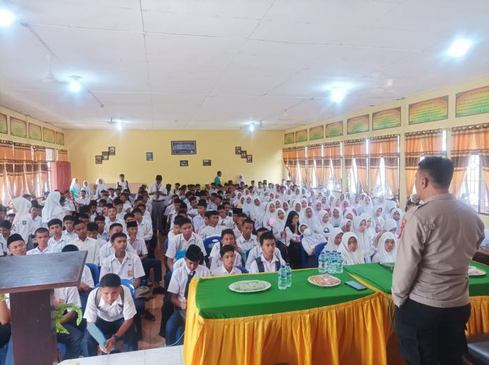Satbinmas Polres Meranti Sosialisasikan Bahaya Narkoba kepada Pelajar SMKN 1 Tebingtinggi