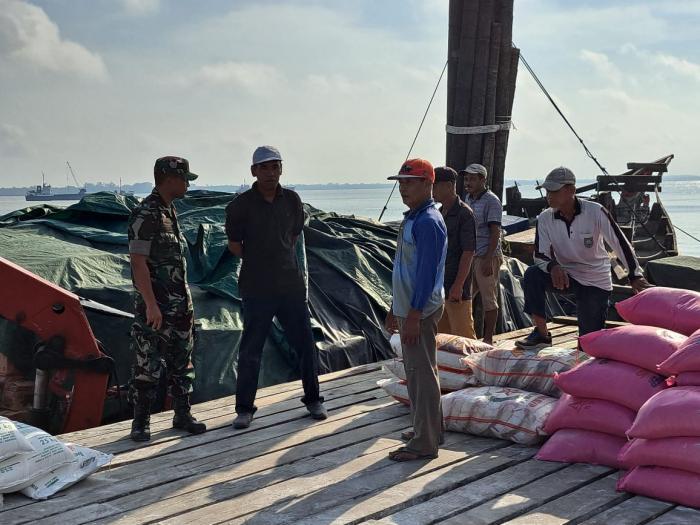 Babinsa Serda Darwono Sihotang Ingatkan Warga Utamakan Keselamatan Saat Beraktivitas