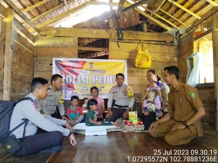 Program Rutin Si Dul, Polsek Rangsang kembali Bantu Balita Stunting