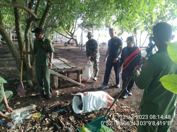 Babinsa Koramil 02/Tebing Tinggi Bersama Polsek Rangsang Gelar karya Bhakti dengan Masyarakat
