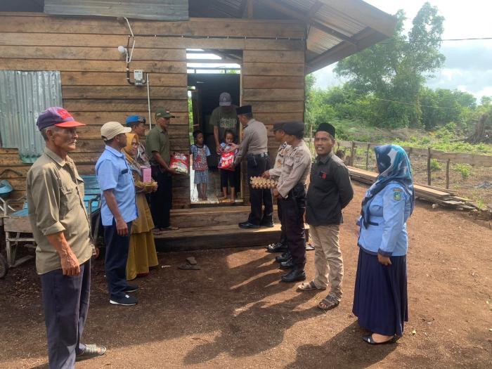 Rutinitas Kamis Barokah Polsek Merbau, Lagi Dua Balita Stunting Diberikan Perhatian