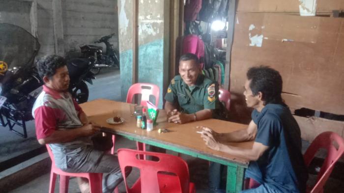 Rajut Silaturahmi Dengan Warga Binaan, Babinsa Koramil 02/Tebing Tinggi Serka Anton Harianja Laksanakan Komsos