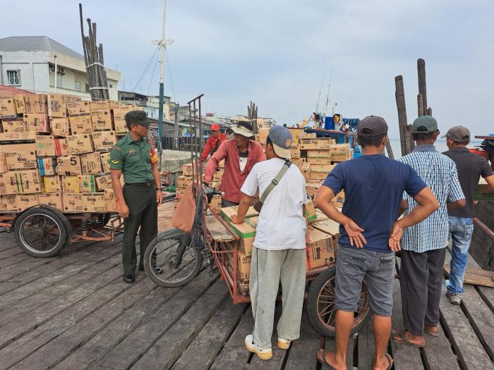 Babinsa Serda D Sihotang Kembali Lakukan Komsos Dengan Warga di Desa Binaan