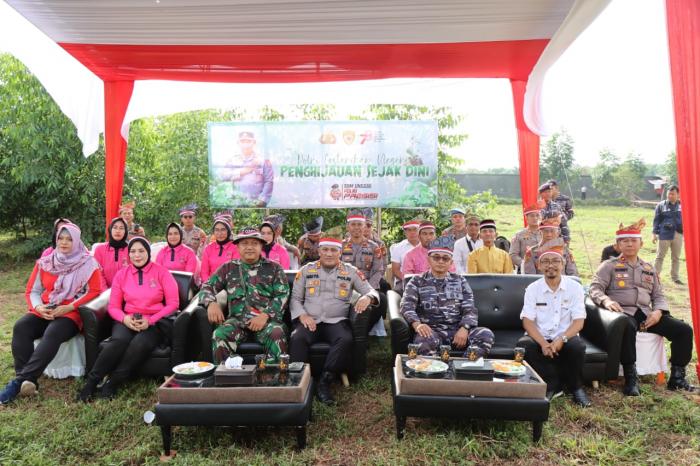 Gandeng TNI dan Pemda, Polres Meranti Lakukan Penamaan Pohon Serentak