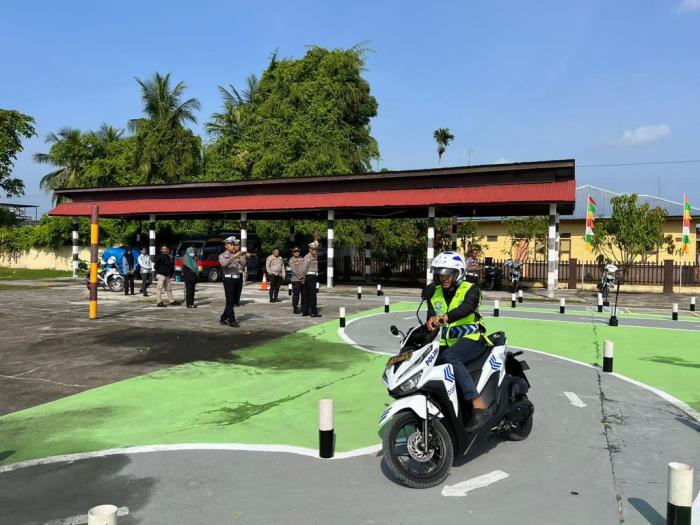 Tinjau dan Tes Lapangan Track Baru Uji Praktik SIM C, Kapolres : Ini untuk Mempermudah Masyarakat