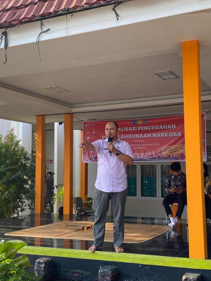 Mahasiswa KKN Kelompok 13 Umri 2023 Bersama BNN Berikan Edukasi Narkoba ke Siswa MTsN 3 Pekanbaru