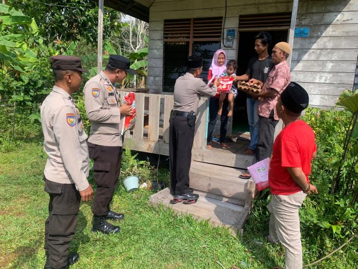 Kamis Barokah, Polsek Merbau Berikan Bantuan Makanan Asupan Gizi Balita Stunting