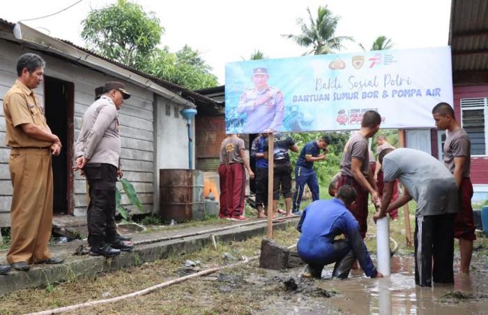Bakti Sosial Polri, Kapolres Meranti Serahkan Bantuan Sumur Bor dan Pompa Air