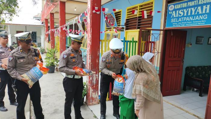 Sambut Peringatan Hari Lalulintas Bhayangkara, Satlantas Polres Meranti Salurkan Bansos Sembako
