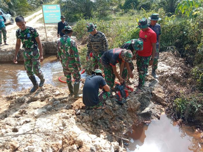 Libatkan Masyarakat Setempat, Satgas TMMD Kodim 0303/Bengkalis Terus Garap Pembuatan Box Culvert