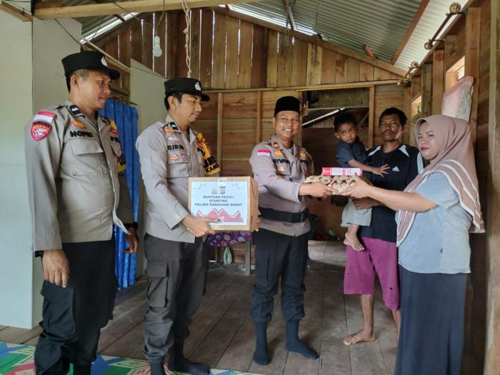 Giat Sobat, Polsek Rangsang Barat Bantu Balita Stunting di Desa Bantar