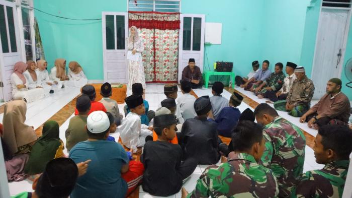 Satgas TMMD Bengkalis Salat Magrib Berjamaah diMushalla Al-Ikhlas Desa Boncah Mahang 