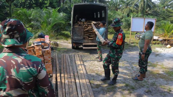 Pasiter TMMD Bengkalis Tinjau Kelengkapan Material Bedah RTLH di Desa Boncah Mahang
