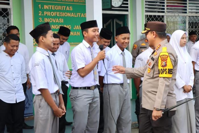 Police Goes to School, Kapolres dan Pju Ajak Siswa Jauhi Hal Negatif dan Jadi Pelopor Keselamatan Berlalulintas