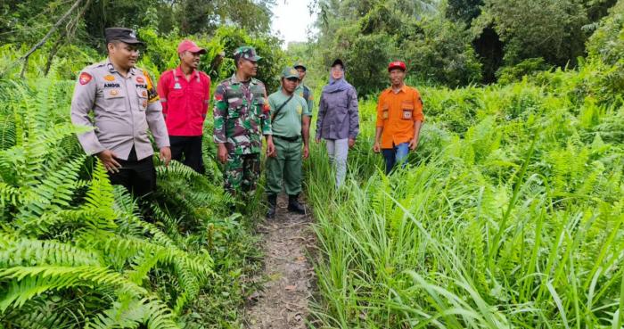 Babinsa Pos Ramil Rangsang Bersama Tim Lakukan Patroli Cegah Karhutla