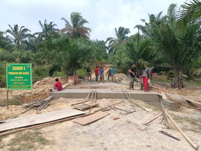 Pengecoran Box Culvert di Jalan Nasir Syaban Terus Digesa Satgas TMMD Bengkalis 