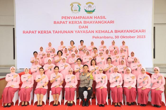 Dihadiri Kapolda Irjen Pol M Iqbal, Bhayangkari Polda Riau Gelar Rapat Kerja