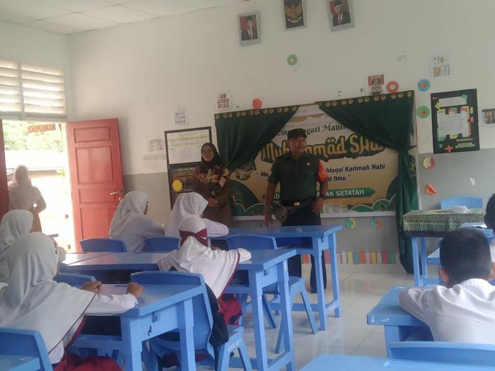 Babinsa Serka Ernala Sembiring Kunjungi Siswa-siswi SDN 08 Desa Bantar